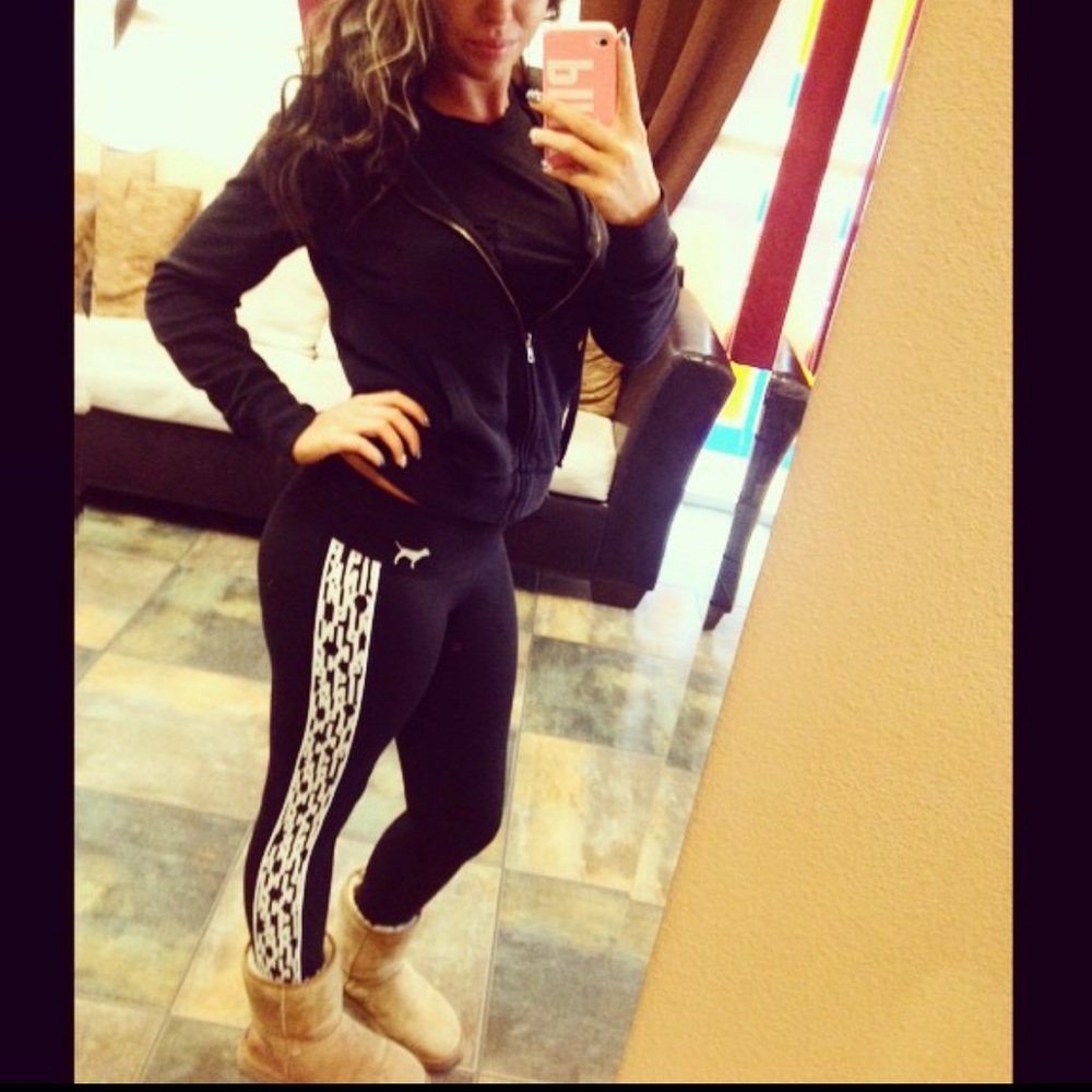 Victoria’s Secret Mid Rise yoga Leggings